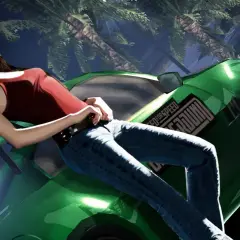 Dziewczyna w dżinsach i czerwonym topie opiera się o błyszczący zielony samochód z logo Need for Speed Underground.