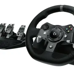 Kierownica do Xbox Series X z pedałami, gotowa na wyścigi.