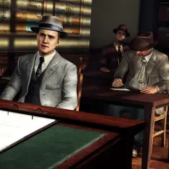 Detektyw Cole Phelps przesłuchuje świadków w sprawie, która może być kluczowa dla **la noire spolszczenie**.