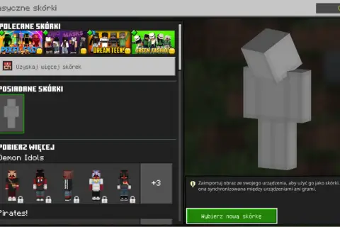 Ekran wyboru skórek w Minecraft. Zobaczysz tu polecane skórki, posiadane skórki i opcję pobrania nowych, by zmienić wygląd postaci.