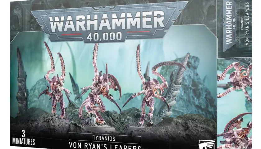 Pudełko Warhammer 40,000 z trzema figurkami Tyranidów, Von Ryan's Leapers, gotowych do ataku.