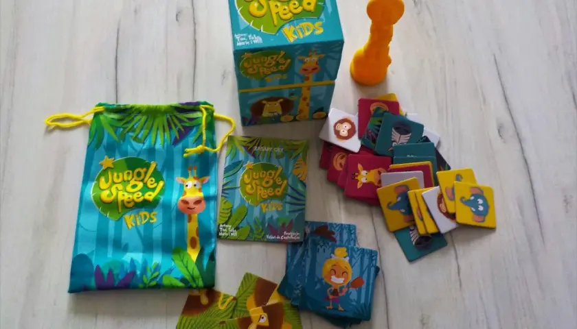 Zestaw gry Jungle Speed Kids z woreczkiem, kartami i totemem. Szybka gra dla dzieci w dżungli!