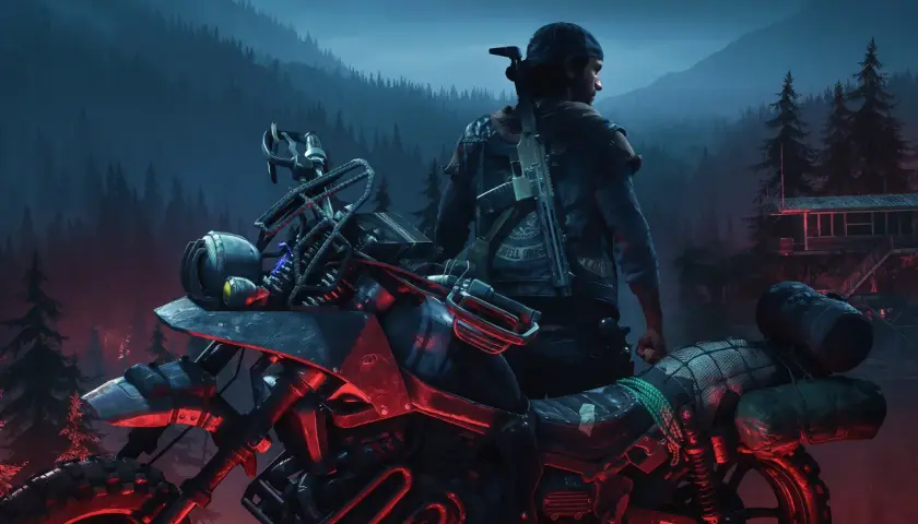 Mężczyzna w czapce i skórzanej kurtce siedzi na motocyklu w lesie, z karabinem na plecach.