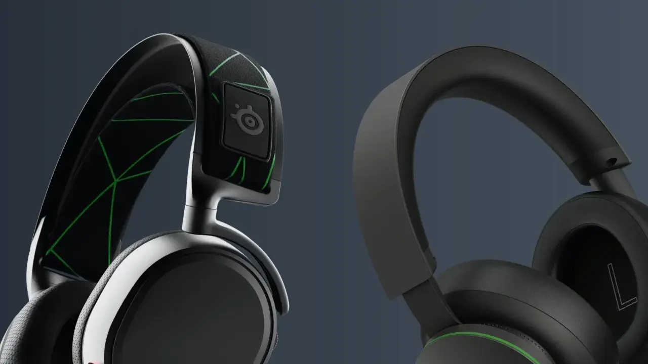 Dwa modele słuchawek do Xbox: jeden z zielonymi akcentami i logo SteelSeries, drugi minimalistyczny, czarny.