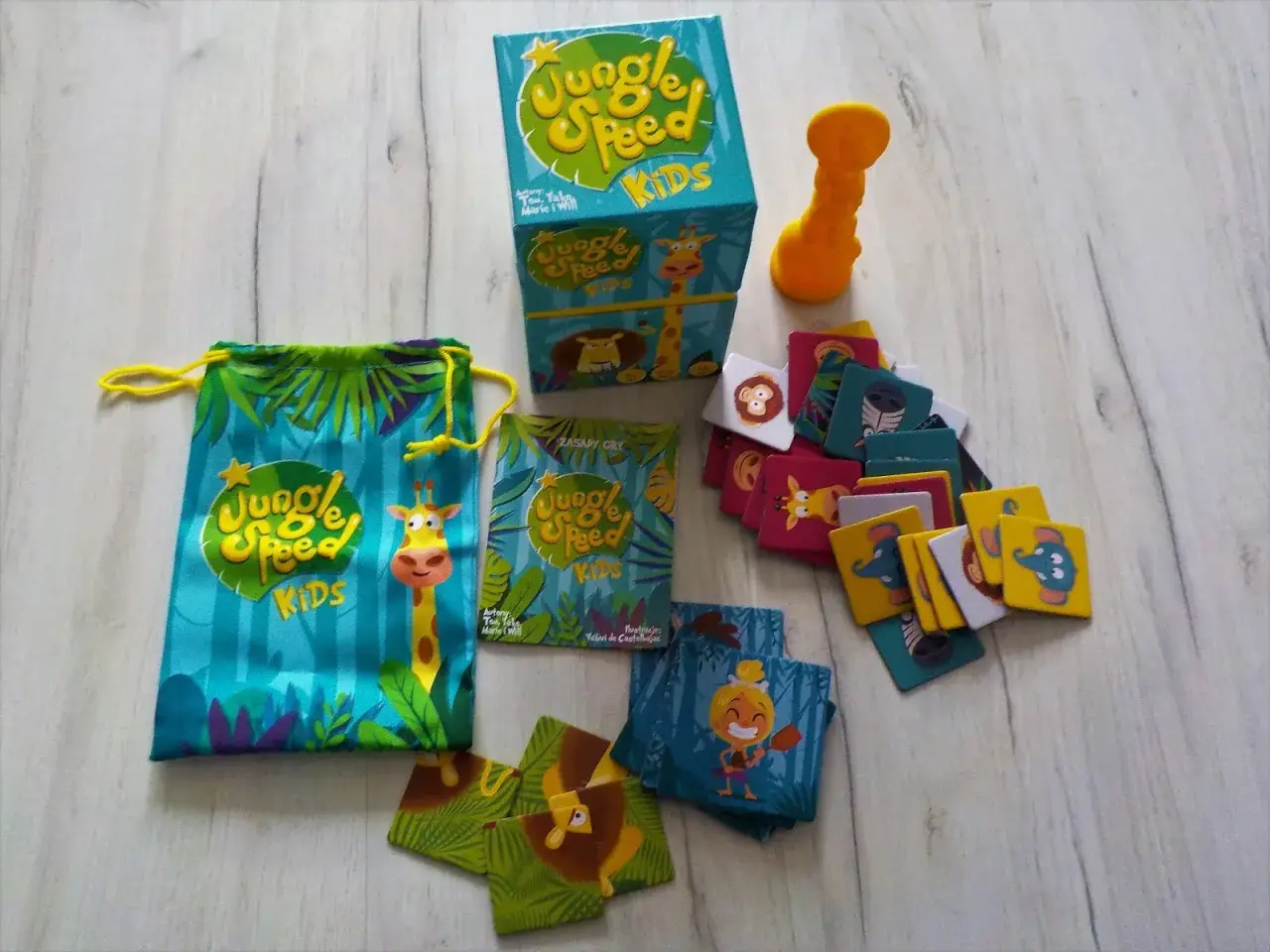 Zestaw gry Jungle Speed Kids z woreczkiem, kartami i totemem. Szybka gra dla dzieci w dżungli!