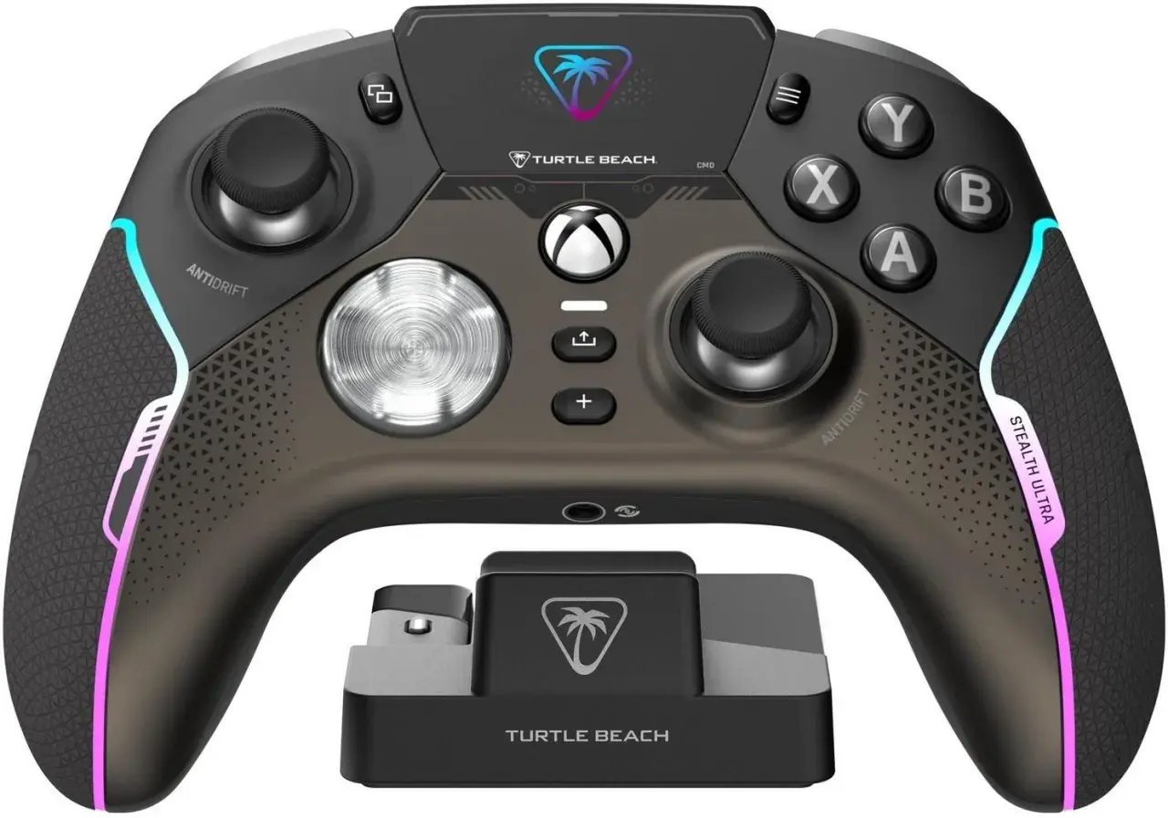 Elegancki kontroler Turtle Beach Stealth Ultra z podświetleniem RGB i stacją ładującą.