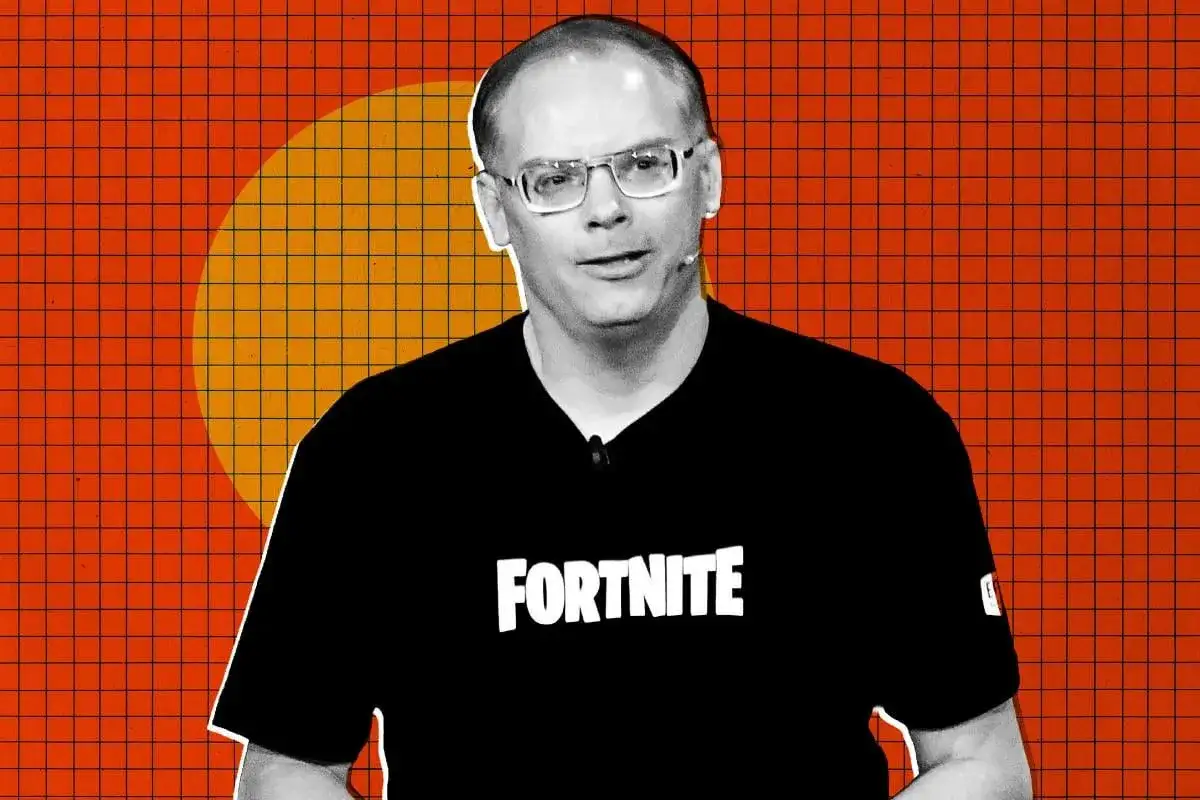 Tim Sweeney, który stworzył Fortnite, w czarnej koszulce z logo gry. Tło to siatka w kolorze pomarańczowym z żółtym okręgiem.